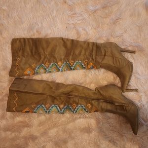 Qupid camel stretch suade boots